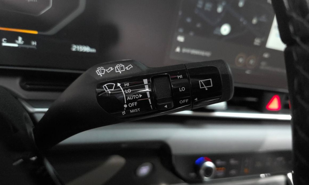 Kia Carnival 7-Seater Outdoor, 2025