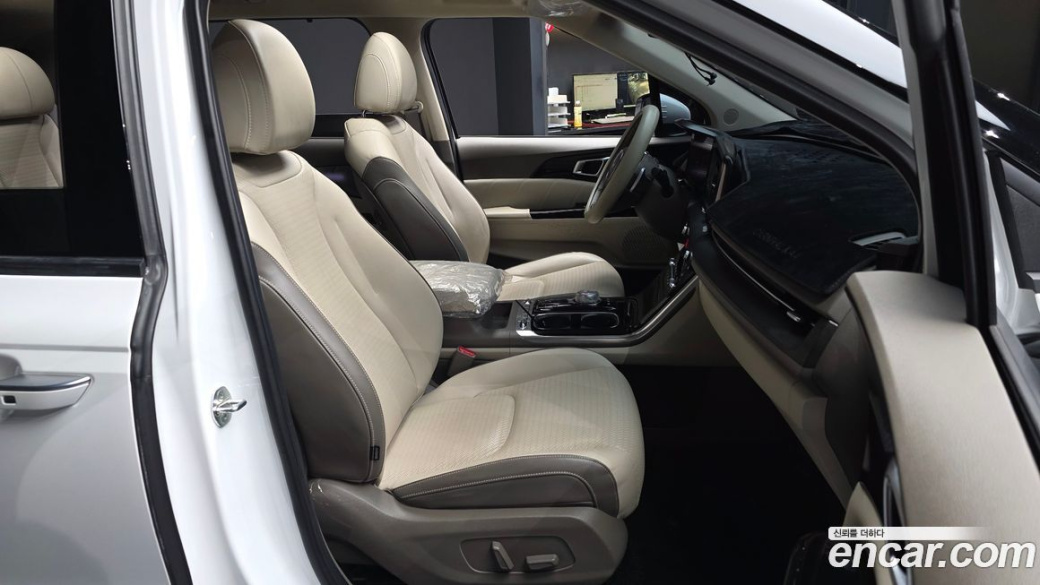 Kia Carnival 7-Seater Signature, 2023