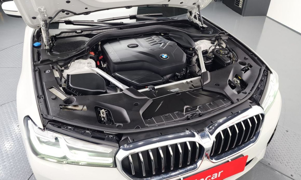BMW 5-Series 530i Luxury, 2023