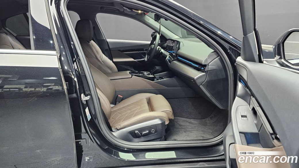 BMW 5-Series 523d, 2024