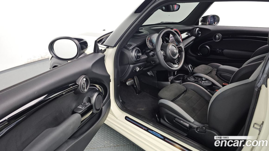 Mini Cooper JCW, 2022