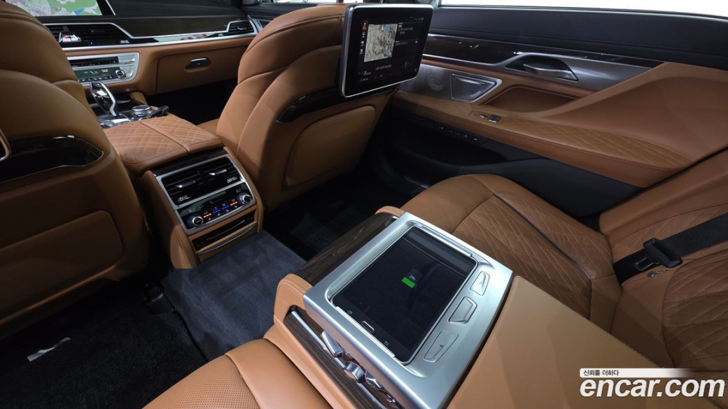BMW 7-Series 740Li xDrive Design Pure Excellence, 2022