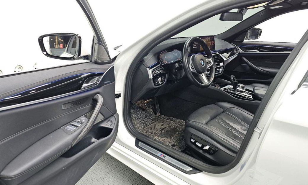 BMW 5-Series 530i M Sport Package, 2022