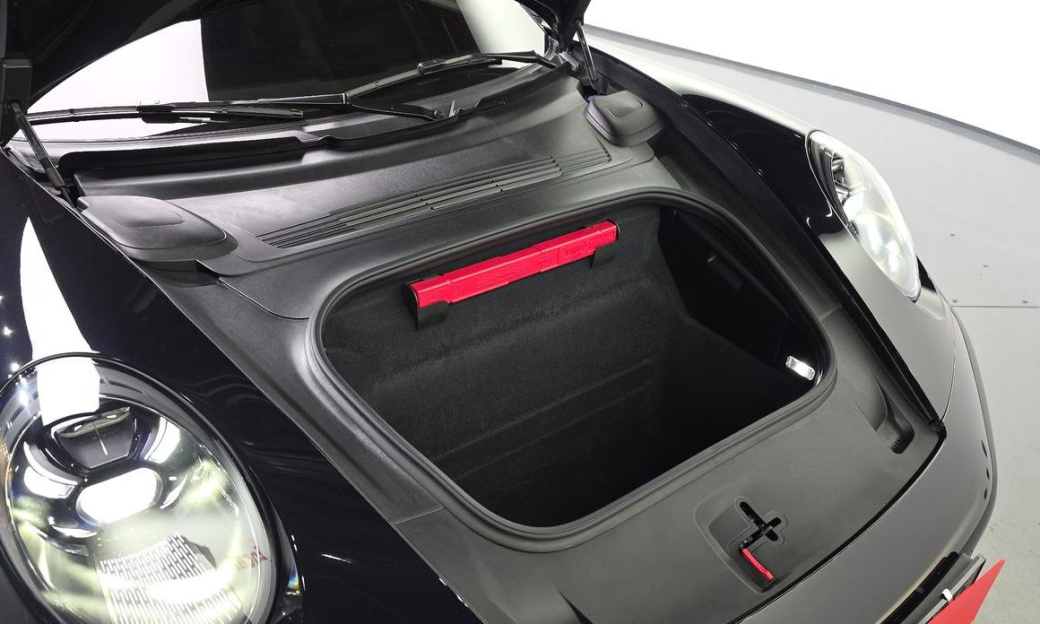 Porsche 911 Carrera 4 GTS, 2024