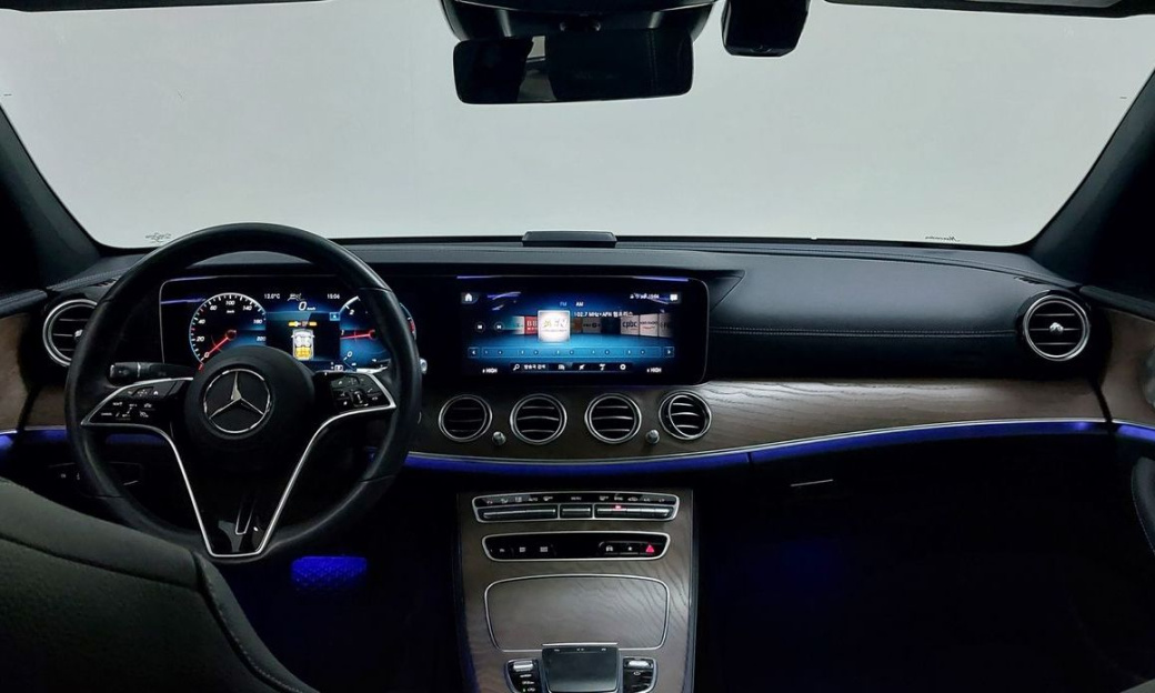 Mercedes-Benz E-Class E220d 4MATIC Exclusive, 2022