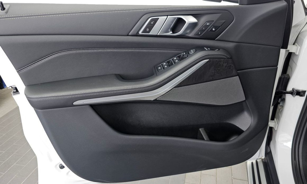 BMW X5 xDrive 40i xLine, 2024