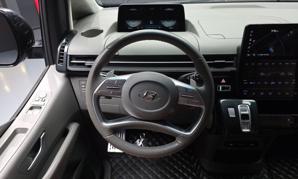 Hyundai Staria Lounge 9-Seater, 2022