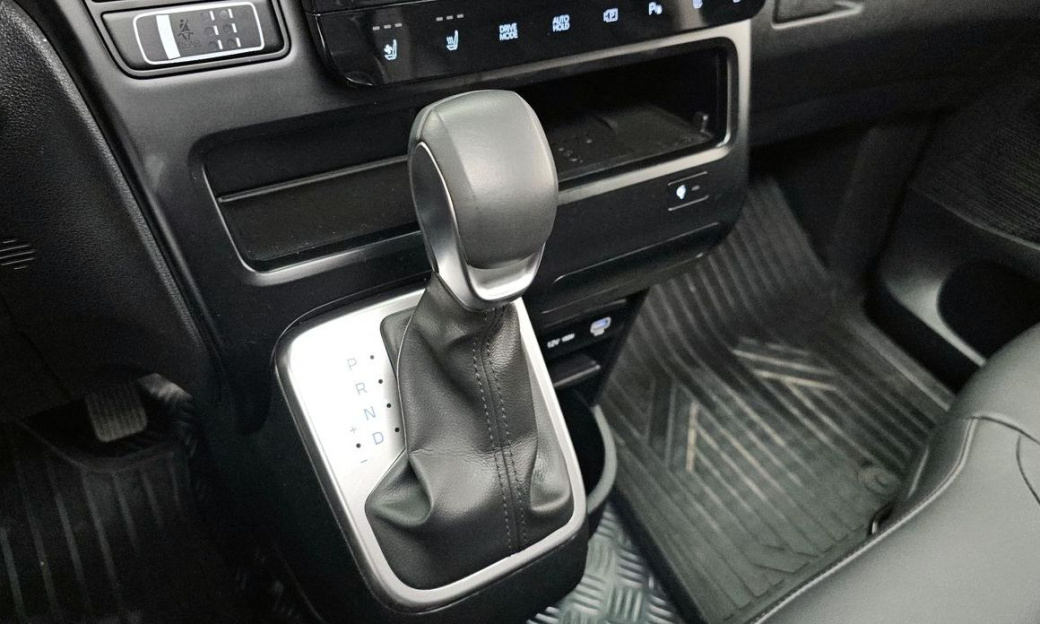 Hyundai Staria 4WD Tourer 9-Seater, 2025