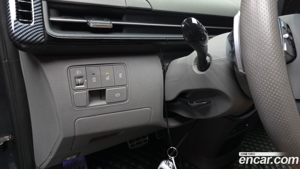 Hyundai Staria Lounge 9-Seater, 2022