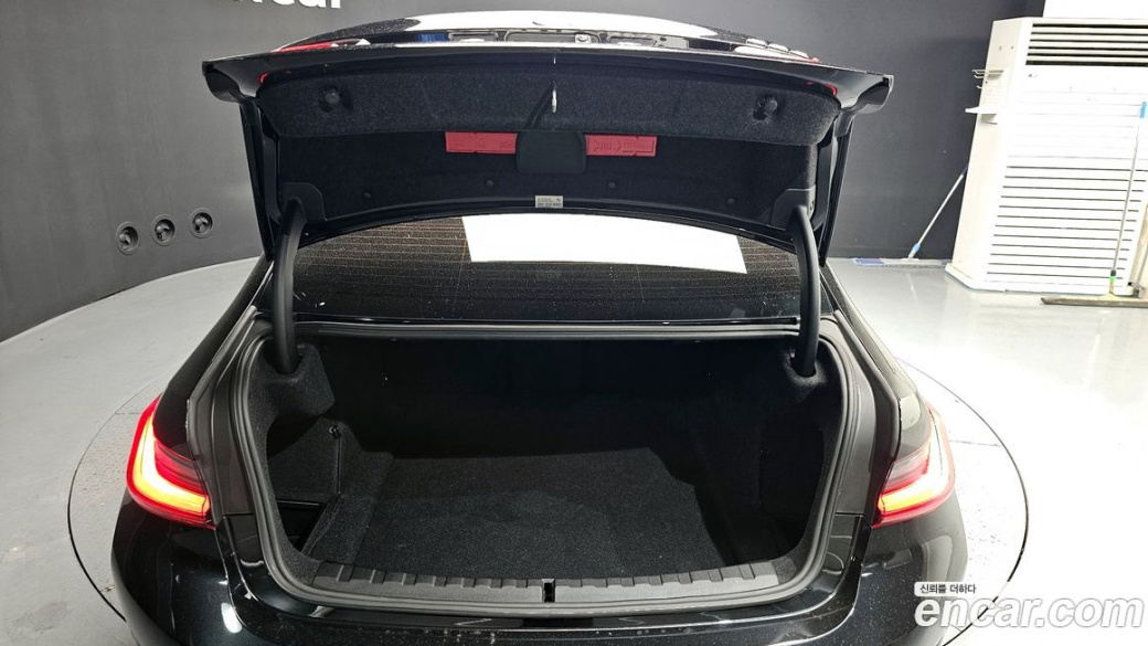 BMW 3-Series 320i, 2022