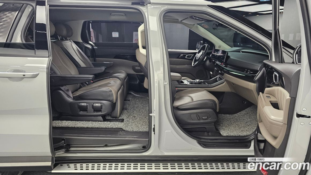 Kia Carnival 7-Seater Gravity, 2024