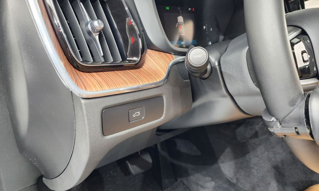 Volvo XC60 B5 Ultimate Bright, 2024