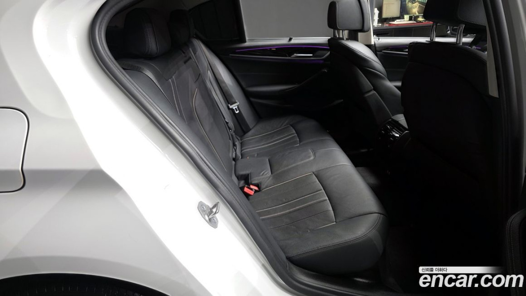 BMW 5-Series 520i Luxury, 2022