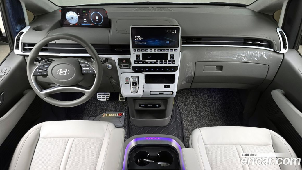 Hyundai Staria 4WD Lounge 9-Seater, 2025