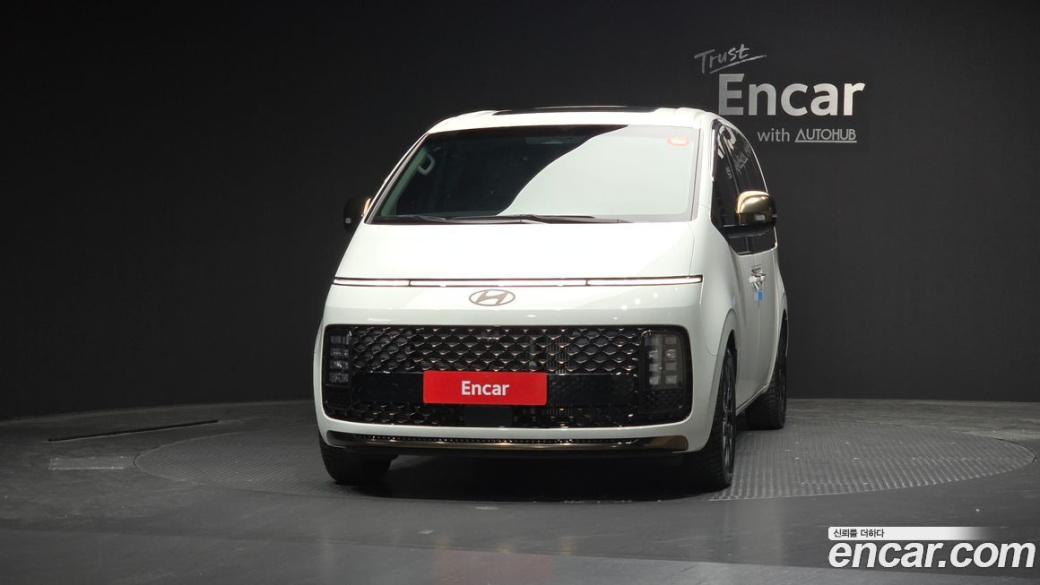 Hyundai Staria 4WD Lounge 9-Seater, 2025
