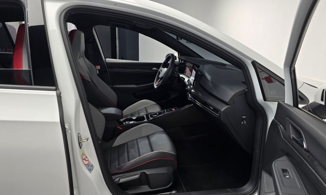 Volkswagen Golf 2.0 GTI, 2024