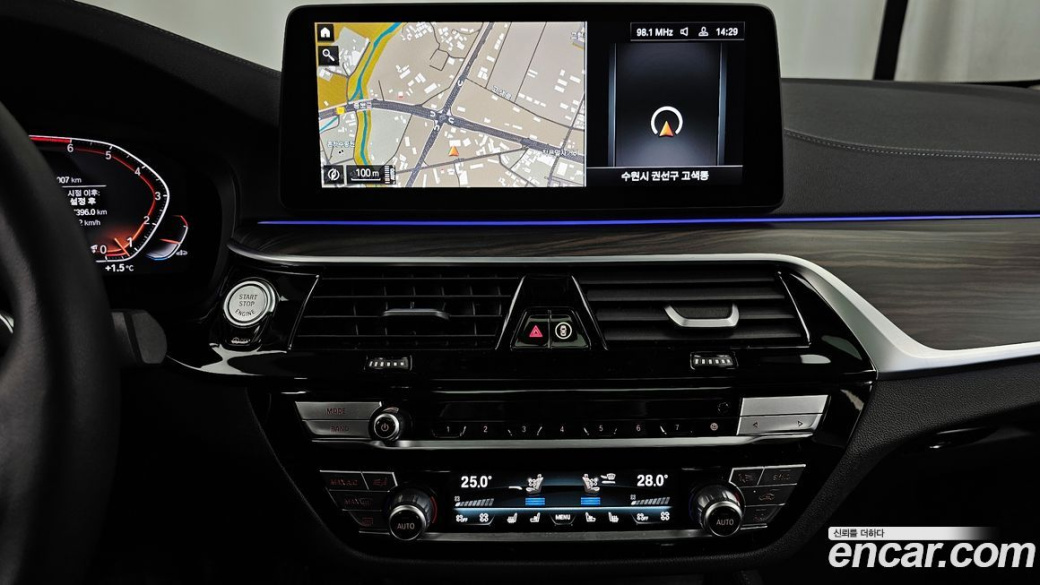 BMW 5-Series 530i Luxury, 2023