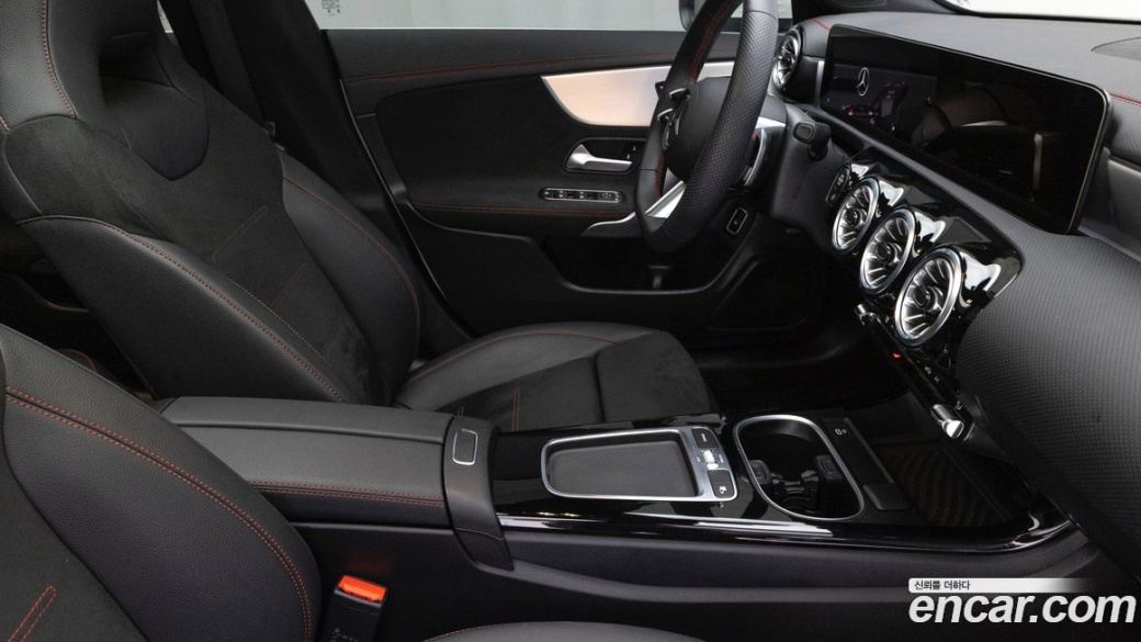 Mercedes-Benz CLA-Class CLA250 4MATIC, 2025