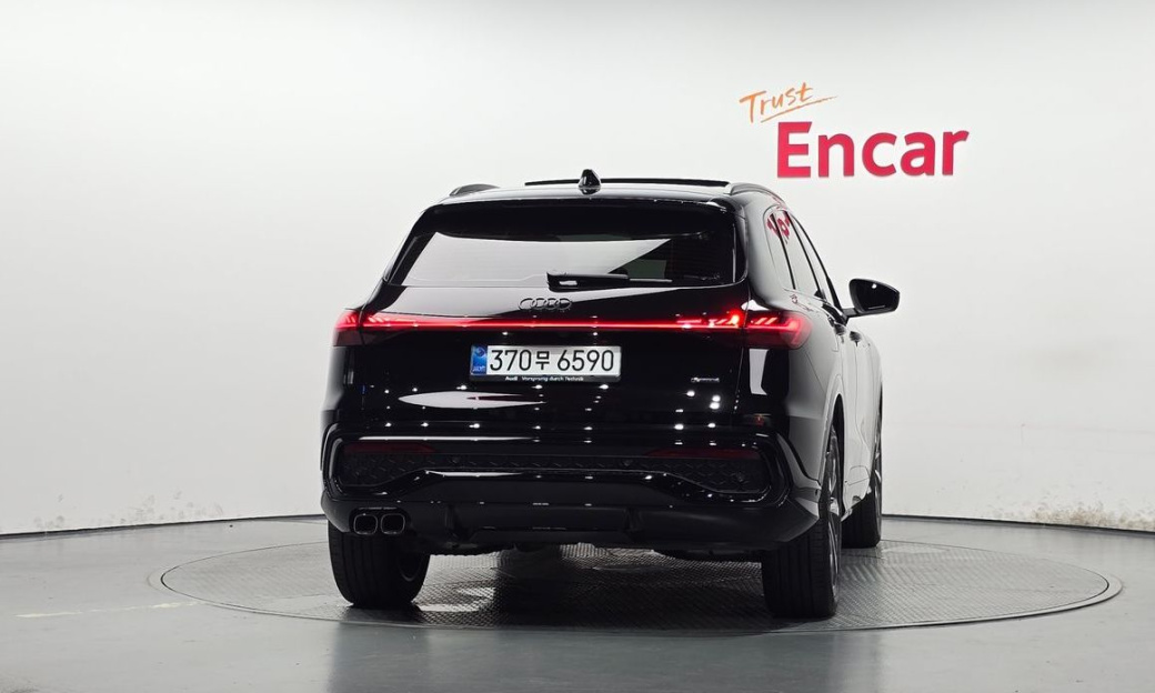 Audi Q5 40 TDI Quattro S Line Black Edition, 2025
