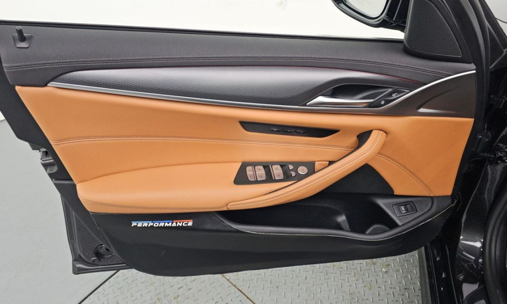 BMW 5-Series 520i M Sport, 2023