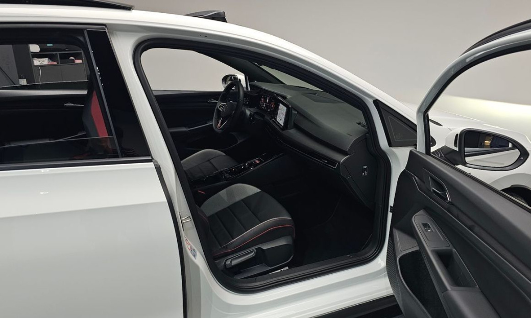 Volkswagen Golf 2.0 GTI, 2024