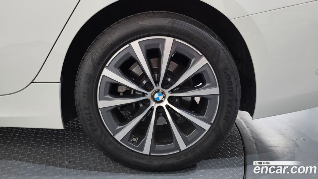BMW 3-Series 320i Touring, 2024