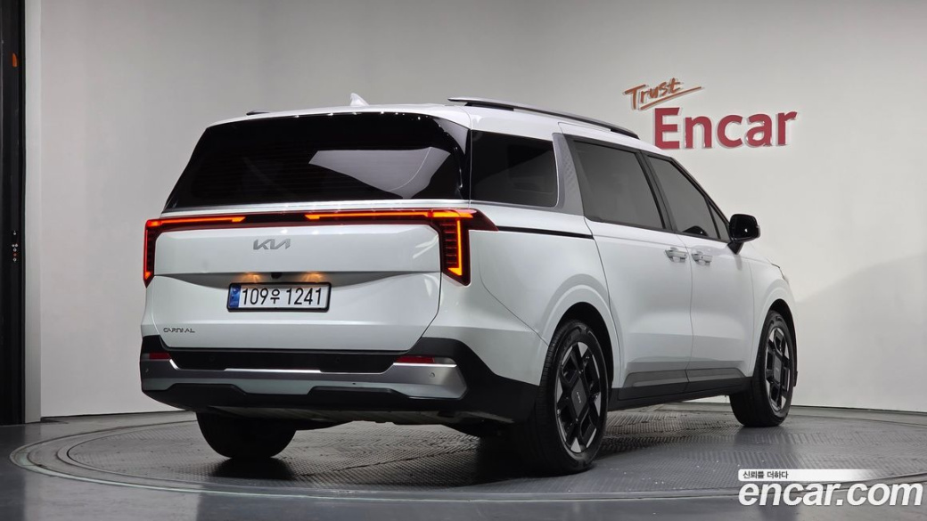 Kia Carnival 9-Seater Prestige, 2024