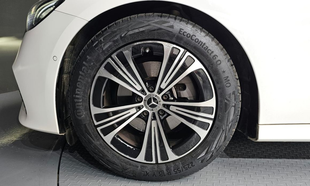 Mercedes-Benz E-Class E200 Avantgarde, 2024