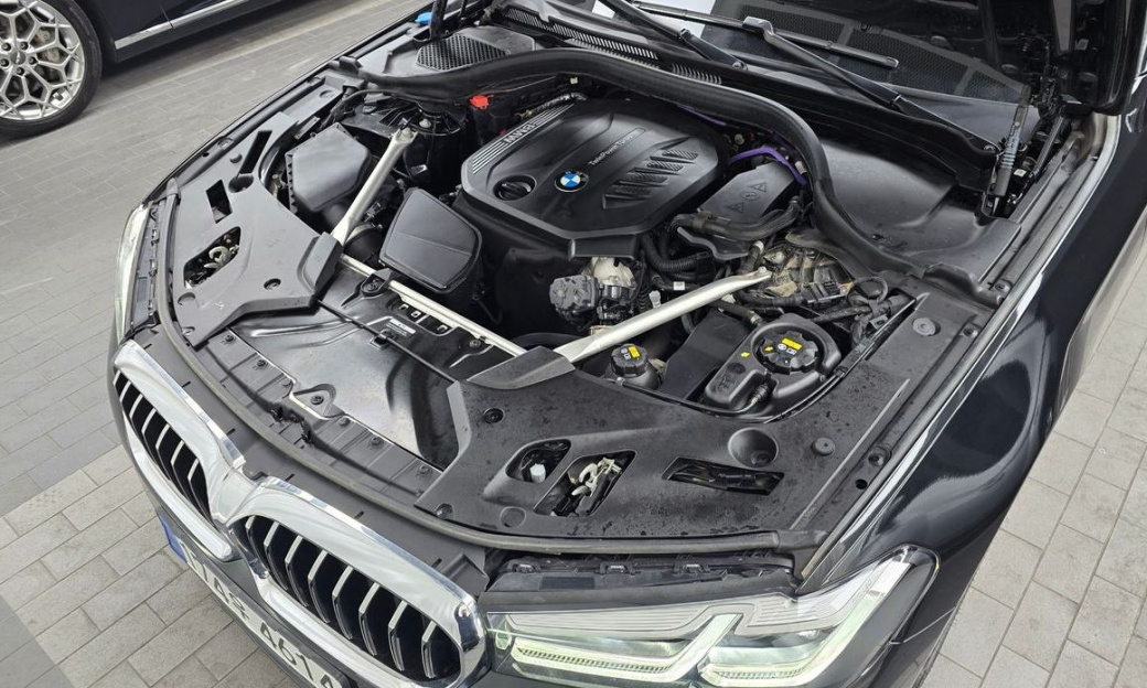 BMW 5-Series 523d xDrive Luxury, 2023