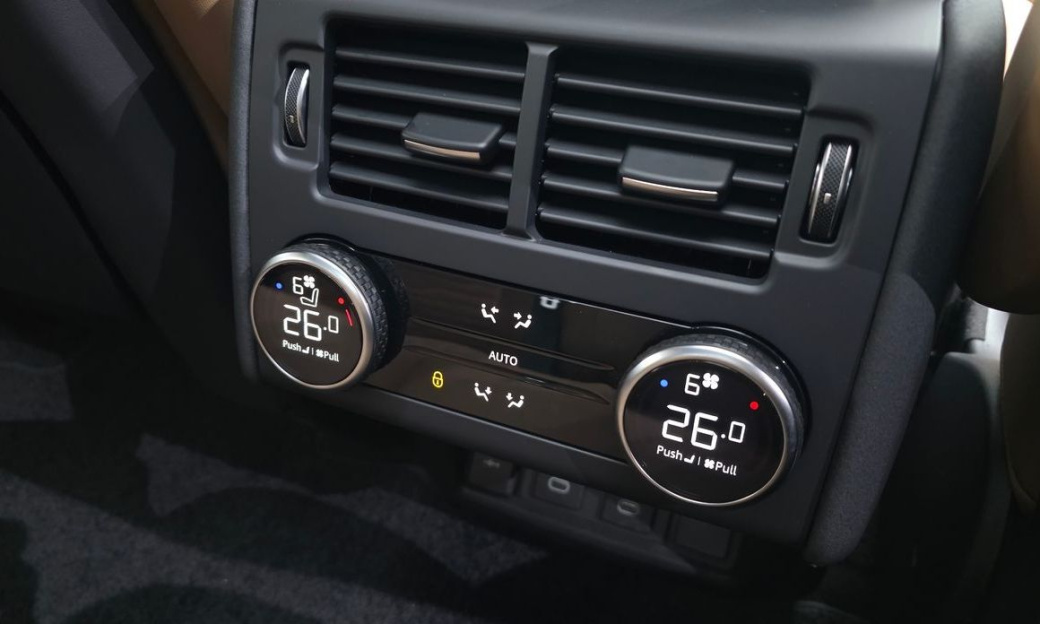 Land Rover Discovery D300 Dynamic HSE, 2024