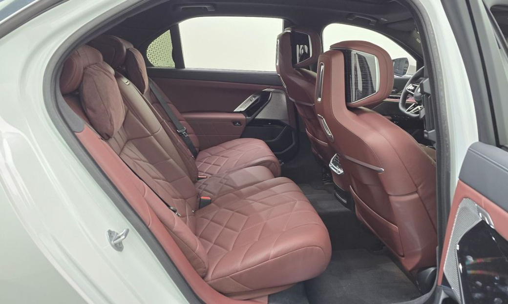 BMW 7-Series 740d xDrive M Sport, 2025
