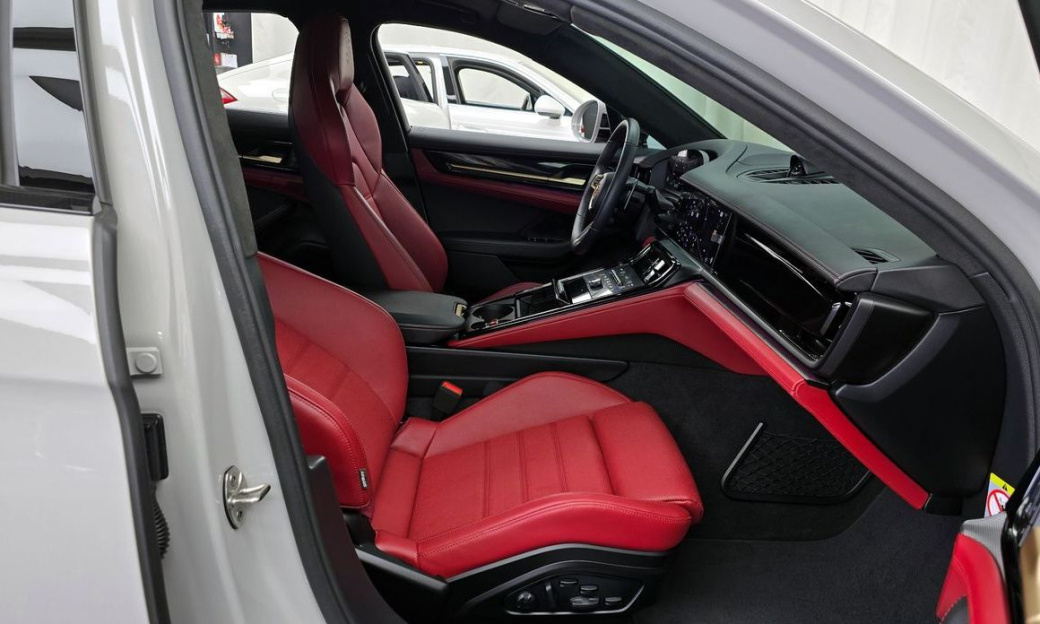 Porsche Panamera 4.0 GTS, 2025