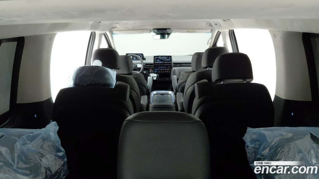 Hyundai Staria Lounge 9-Seater, 2022