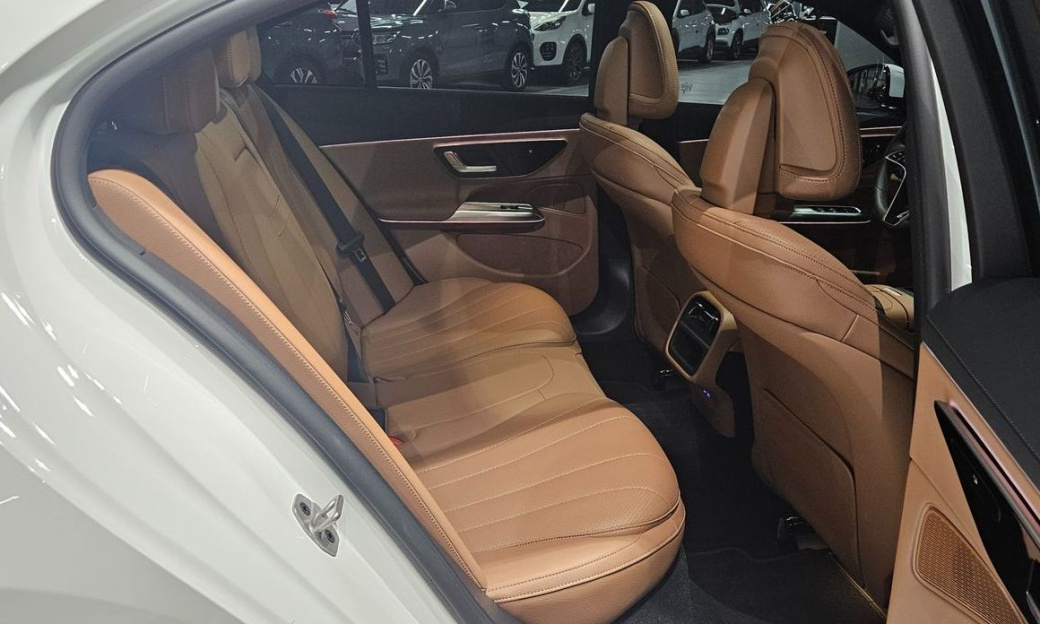 Mercedes-Benz E-Class E220d 4MATIC Exclusive, 2025