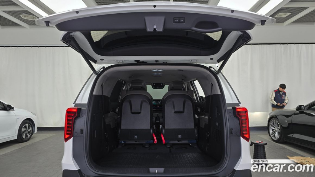 Kia Carnival 7-Seater Signature, 2024