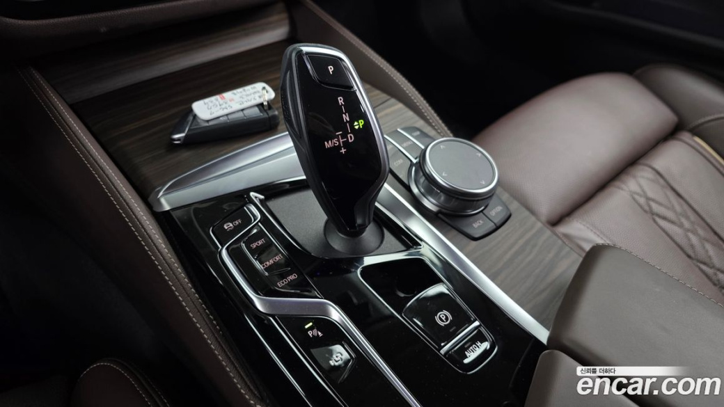 BMW 5-Series 530i Luxury, 2023