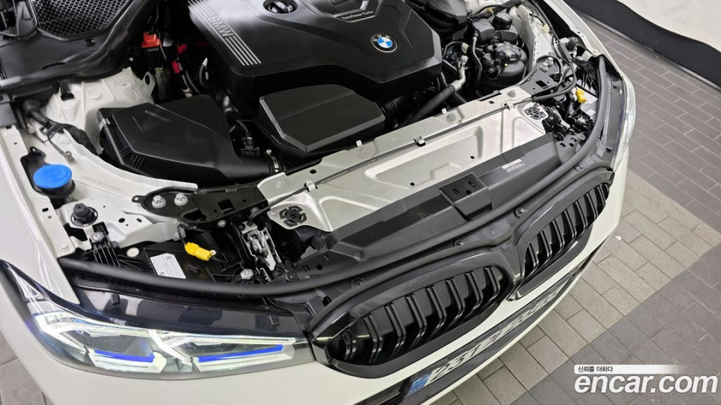 BMW 3-Series 320i M Sport, 2024