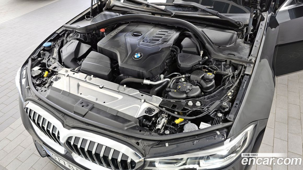 BMW 3-Series 320i Luxury, 2022