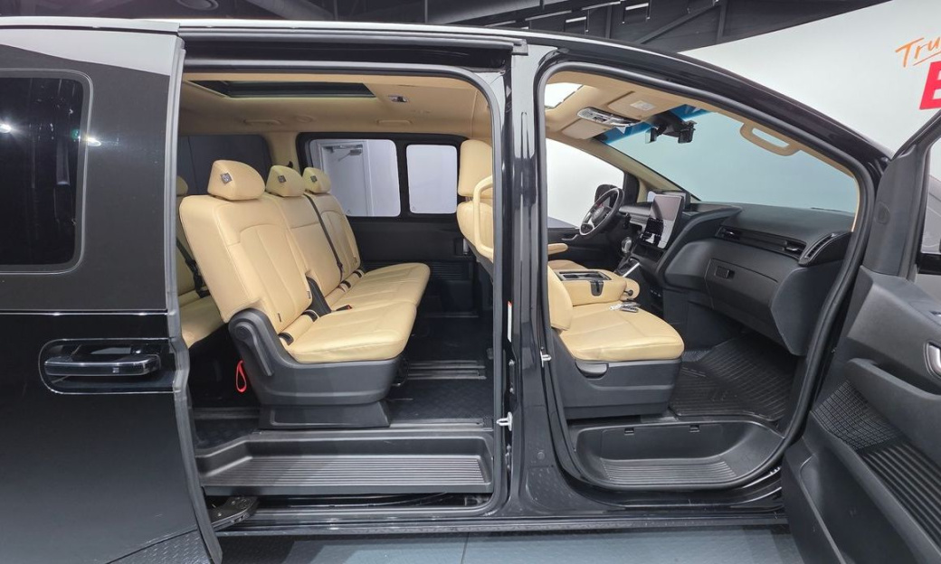 Hyundai Staria Tourer 9-Seater, 2024