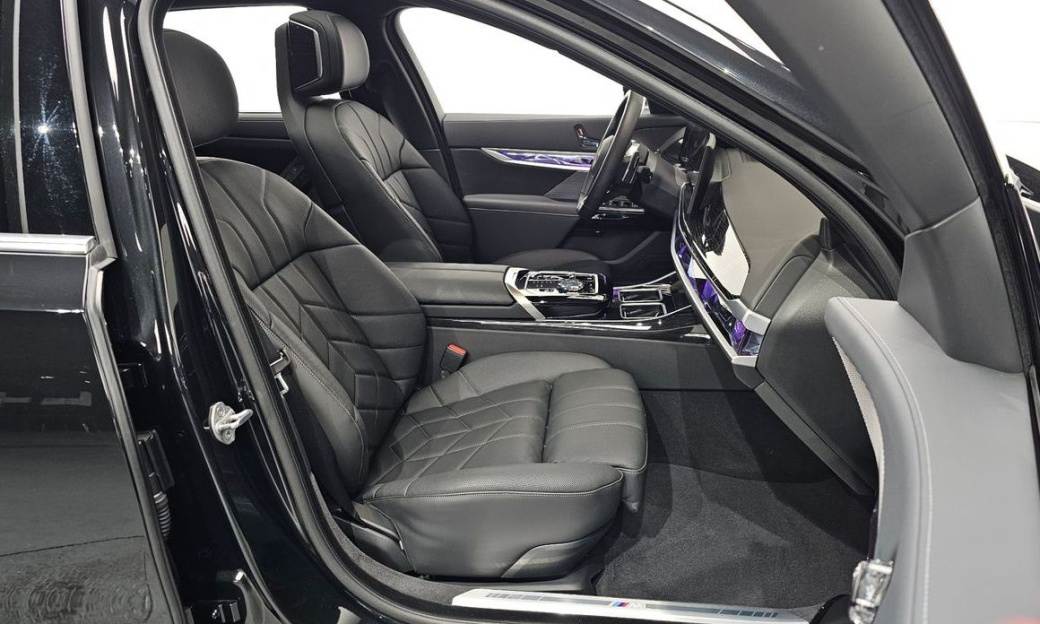 BMW 7-Series 740d xDrive M Sport, 2025