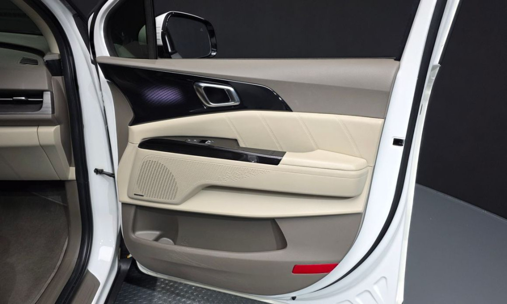 Kia Carnival 7-Seater Signature, 2023