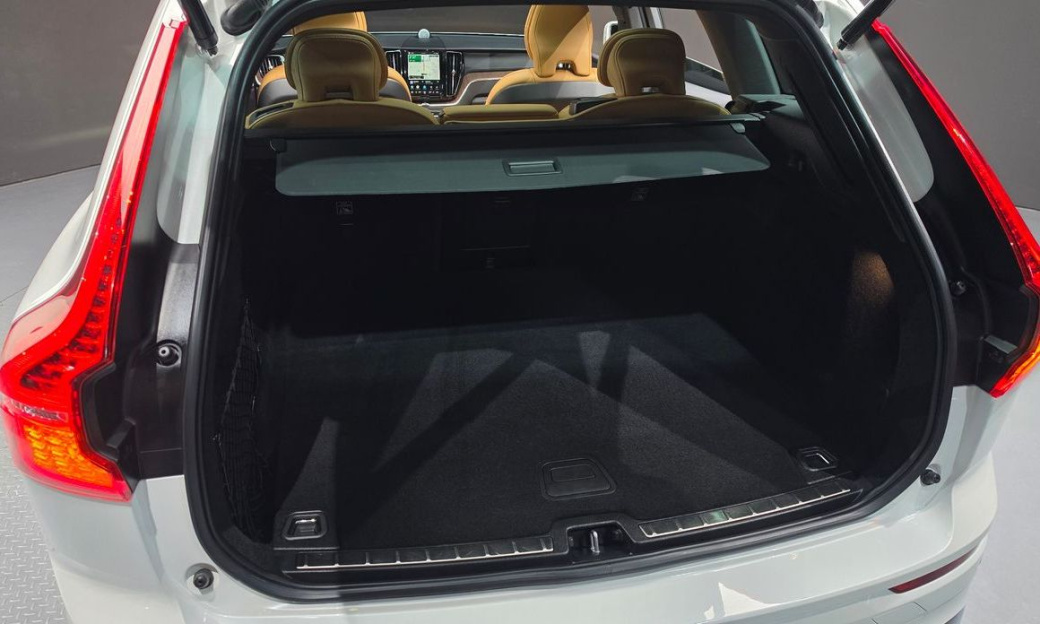 Volvo XC60 B5 Ultimate Bright, 2024