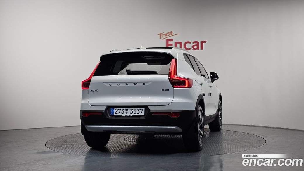 Volvo XC40 B4 Ultra Bright, 2025