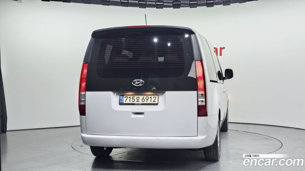 Hyundai Staria Tourer 11-Seater, 2023