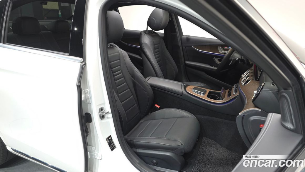 Mercedes-Benz E-Class E220d 4MATIC Exclusive, 2022