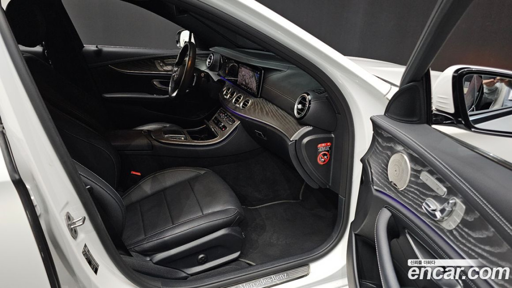Mercedes-Benz E-Class E350 4MATIC AMG Line, 2022