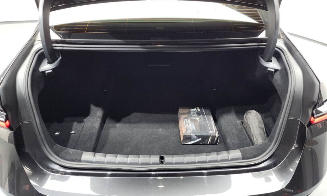 BMW 7-Series 740i sDrive Design Pure Excellence, 2023