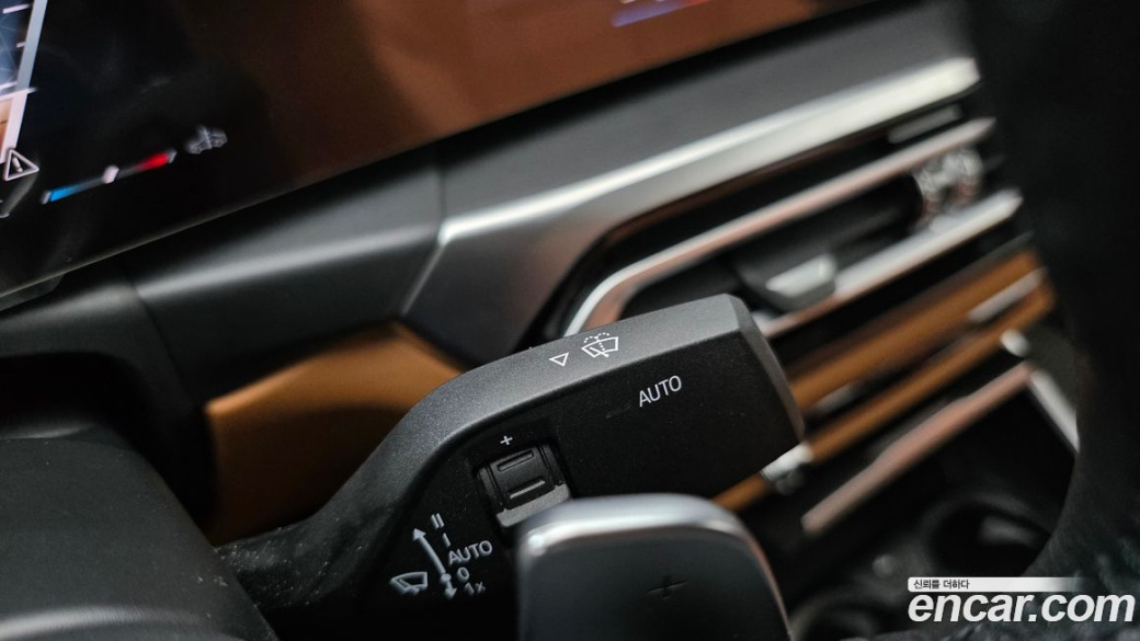 BMW 3-Series 320i, 2024