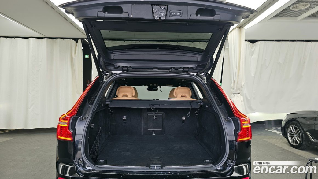 Volvo XC60 B5 Inscription, 2022