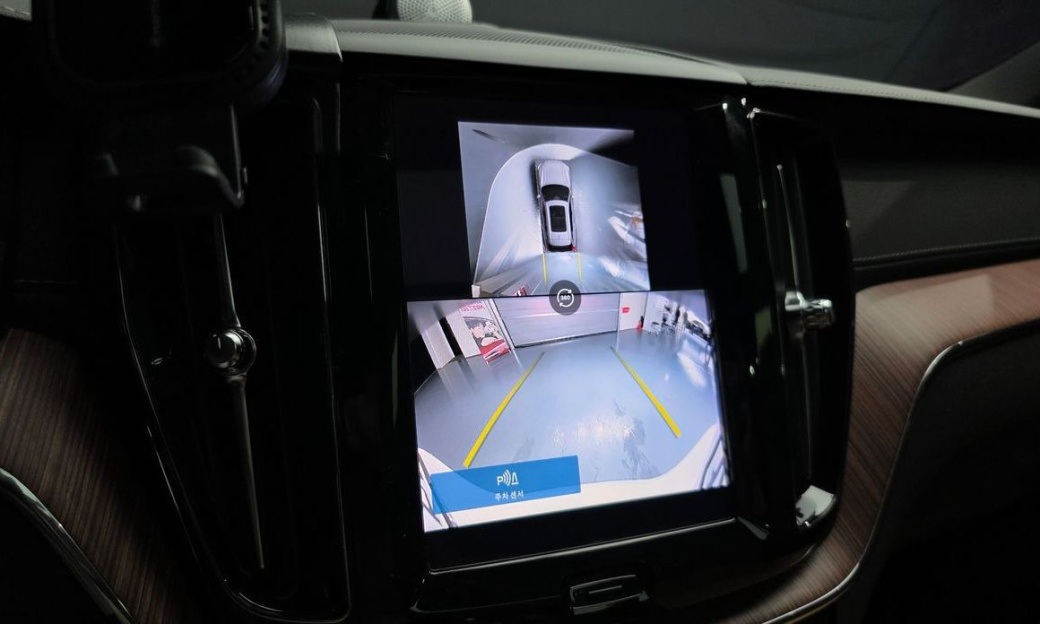 Volvo XC60 B6 Ultimate Bright, 2024